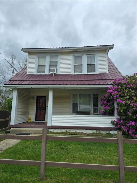 Photo of 1221 Martin Ave, New Kensington, PA 15068 (MLS # 1752639)