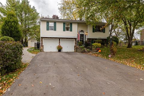 Photo of 414 Anna Marie Dr, Cranberry Twp, PA 16066 (MLS # 1728856)