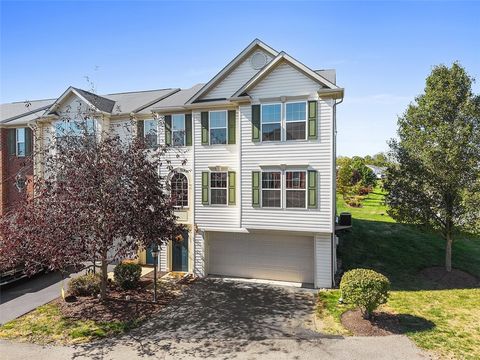 Photo of 135 Kensington Dr, Pittsburgh, PA 15237 (MLS # 1724476)