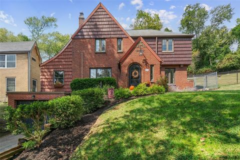 Photo of 675 E Beau St, Washington, PA 15301 (MLS # 1727667)