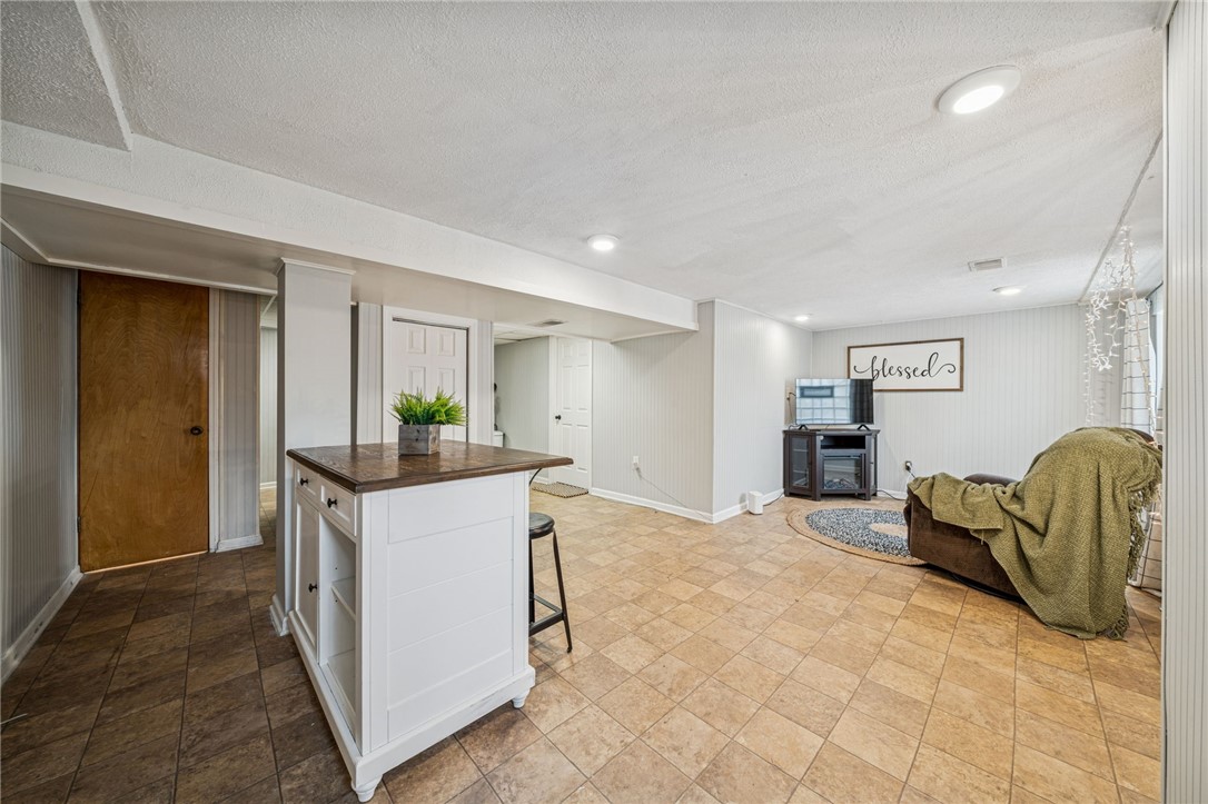 North Huntingdon, Pennsylvania 15642, United States, 2 Bedrooms Bedrooms, ,2 BathroomsBathrooms,Residential,Active,238668