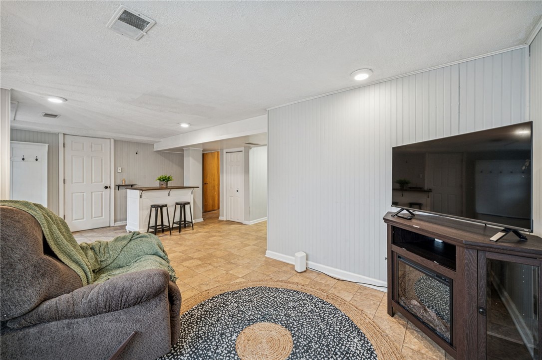 North Huntingdon, Pennsylvania 15642, United States, 2 Bedrooms Bedrooms, ,2 BathroomsBathrooms,Residential,Active,238668