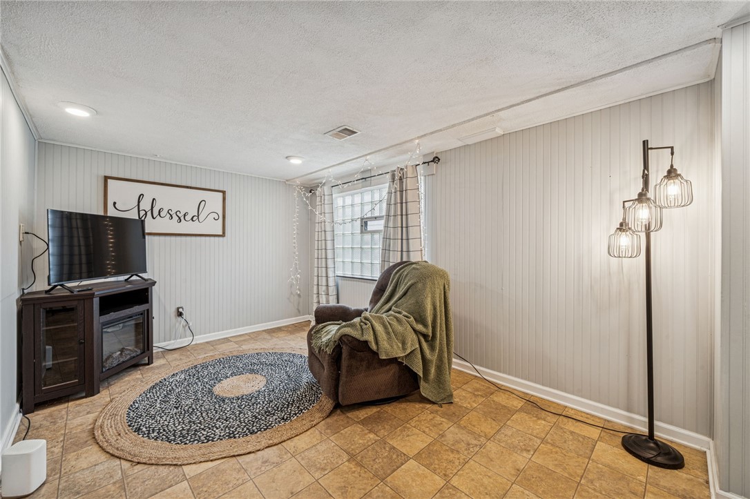 North Huntingdon, Pennsylvania 15642, United States, 2 Bedrooms Bedrooms, ,2 BathroomsBathrooms,Residential,Active,238668