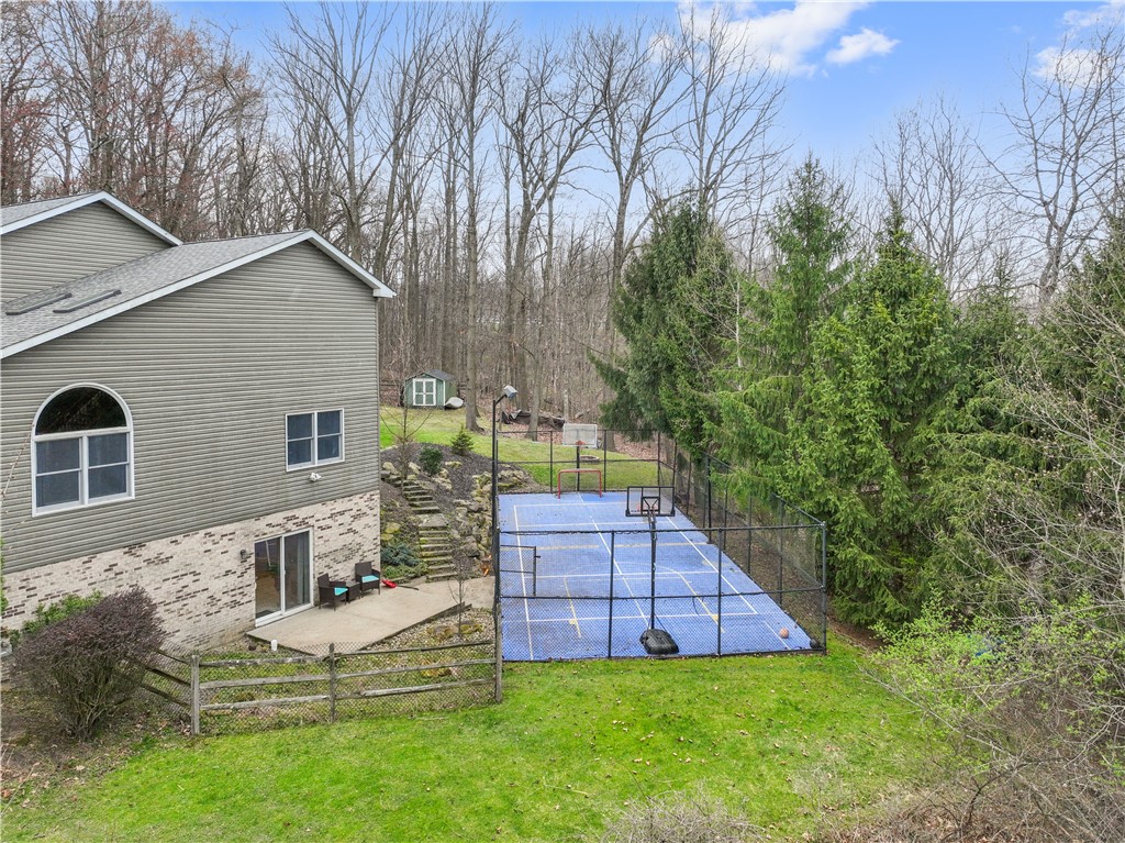 891 Bridle Path