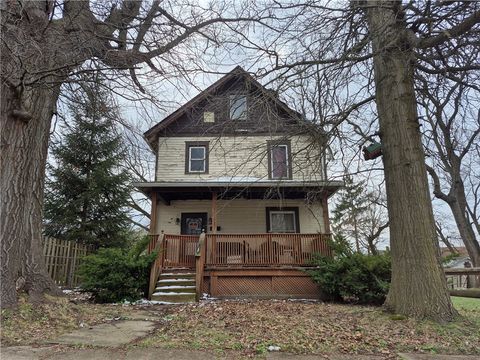 Photo of 689 S State Line Rd, Sharon, PA 16146 (MLS # 1744610)