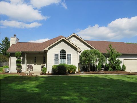 Photo of 806 Kocher Dr, Grove City, PA 16127 (MLS # 1762717)
