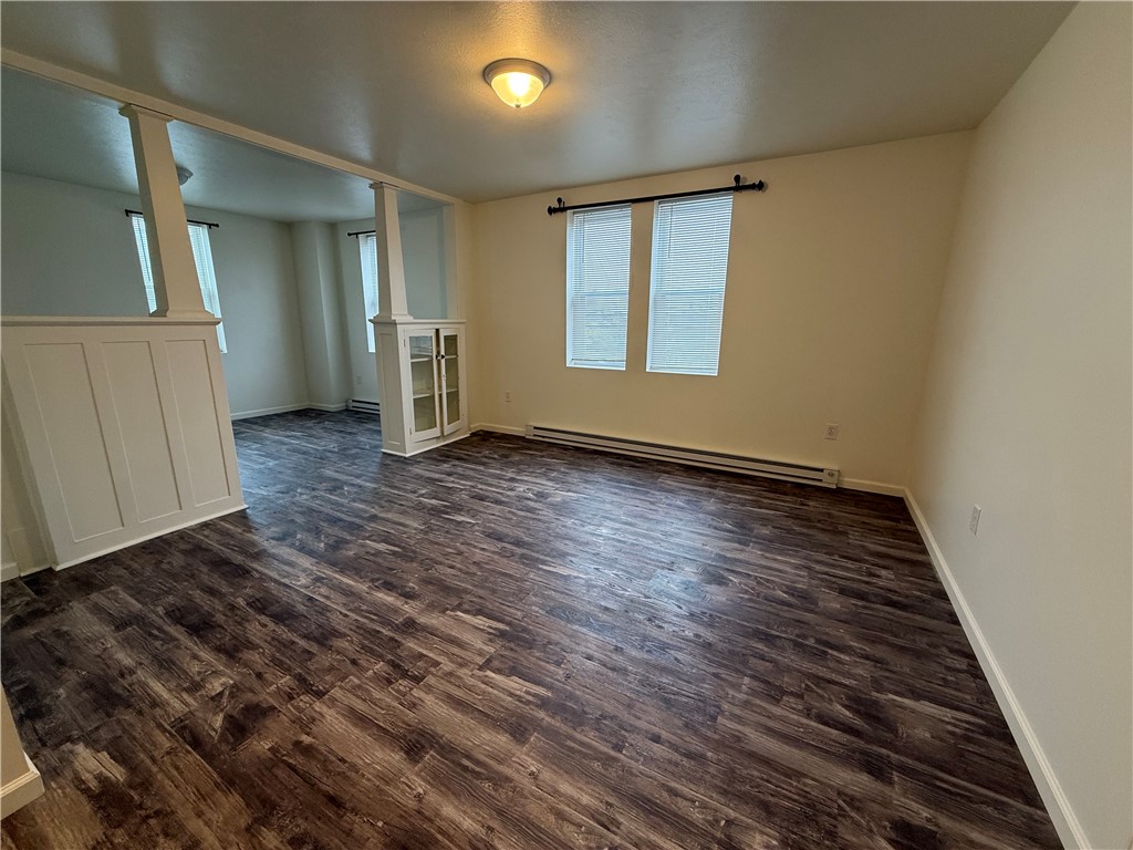 Entry/Living Room