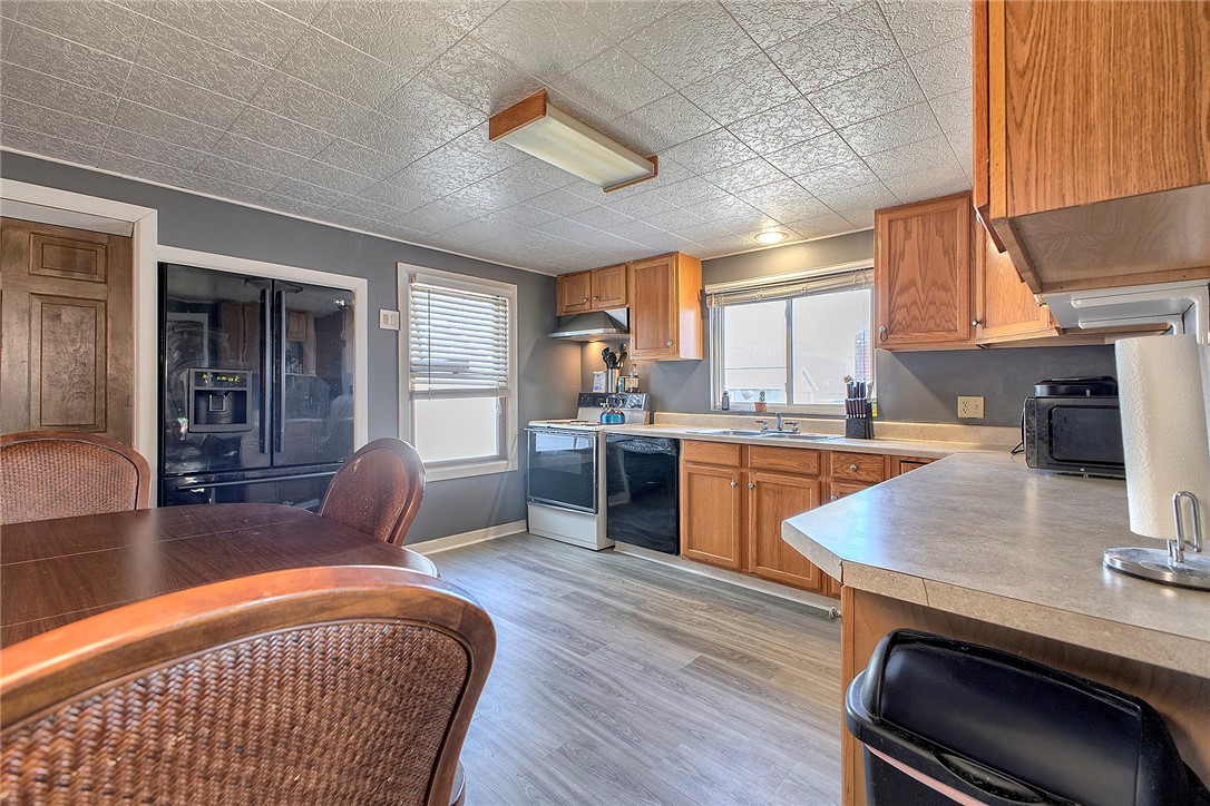 107 Stan Ave Ave, New Stanton, Pennsylvania image 4