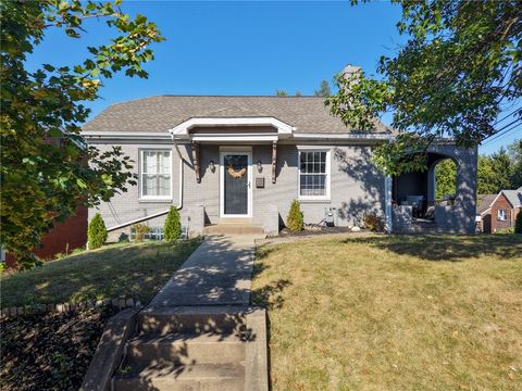 Photo of 261 Catalpa Pl, Pittsburgh, PA 15228 (MLS # 1731313)