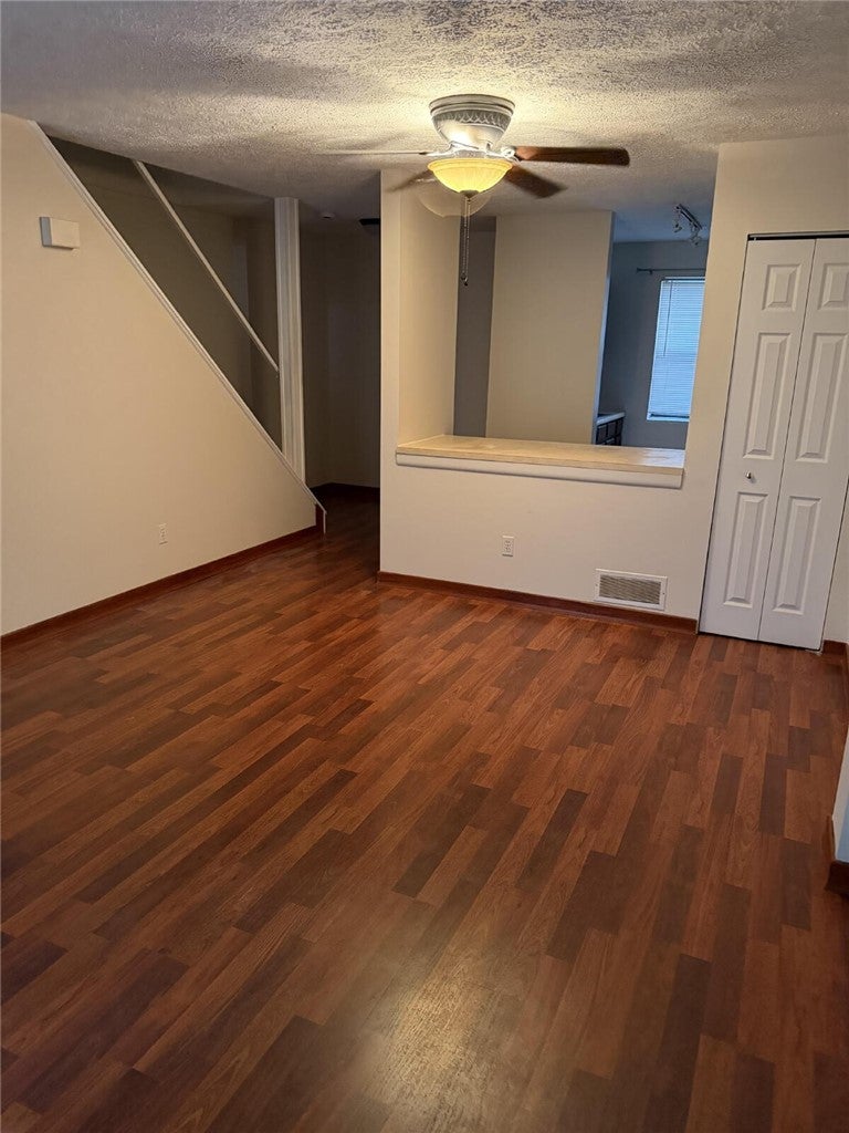210 Woodhaven Dr