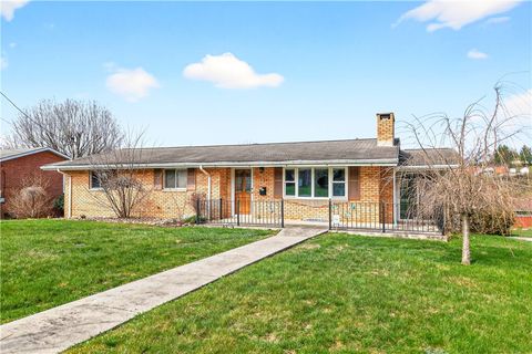 Photo of 1106 Skyline Dr, Greensburg, PA 15601 (MLS # 1746864)