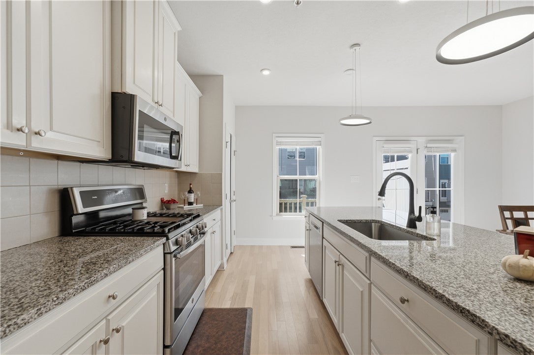 444 Fairmont Dr