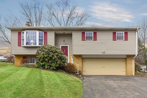 Photo of 404 Mecklem Ln, Ellwood City, PA 16117 (MLS # 1743686)