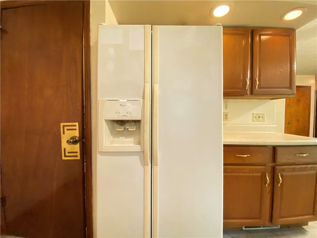 Pymatuning Twp, Pennsylvania 16154, United States, 3 Bedrooms Bedrooms, ,1 BathroomBathrooms,Residential,Contingent,133590