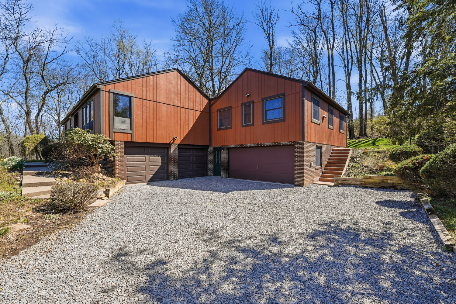 438 Leslie Road Road