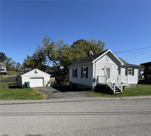 Photo of 10 Elm Street, Meadowlands, PA 15347 (MLS # 1726297)