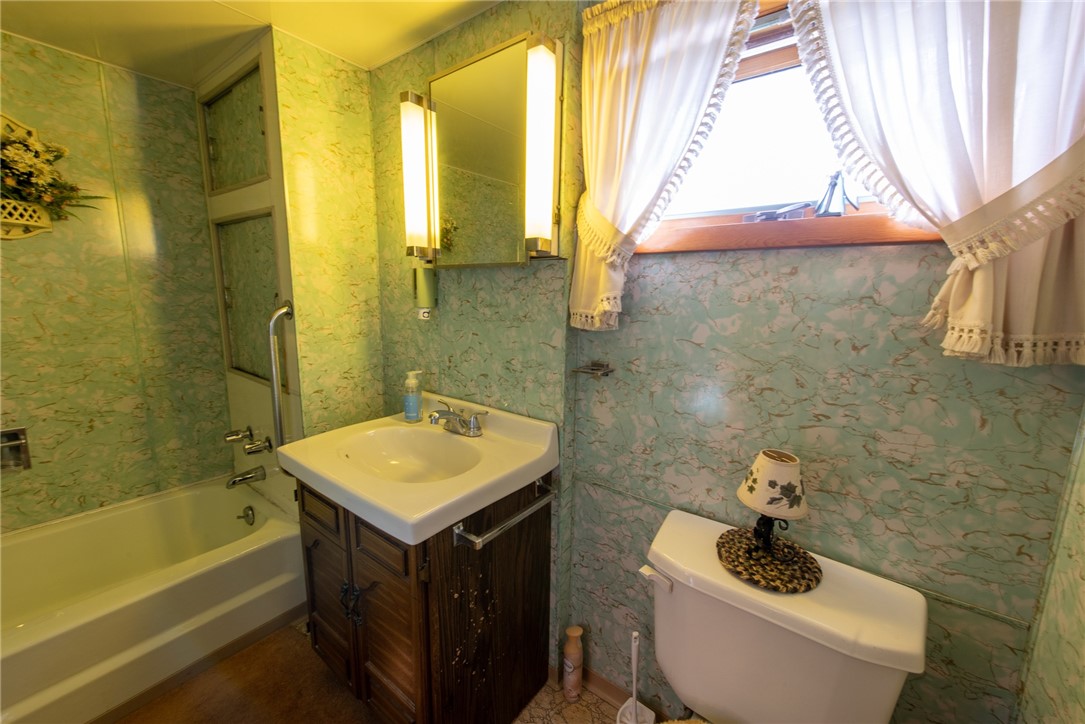 East Vandergrift, Pennsylvania 15629, United States, 3 Bedrooms Bedrooms, ,2 BathroomsBathrooms,Residential,Active,227182