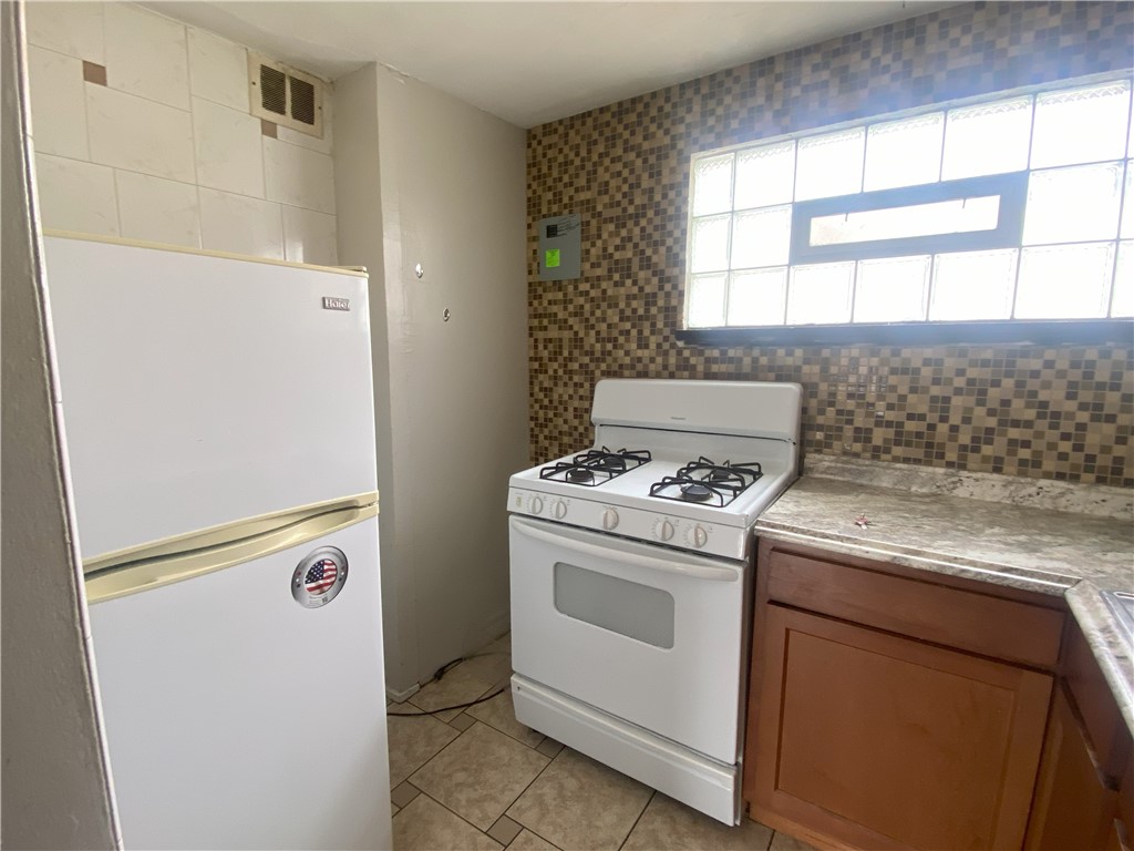 Swissvale, Pennsylvania 15218, United States, 2 Bedrooms Bedrooms, ,1 BathroomBathrooms,Residential,Active,86662