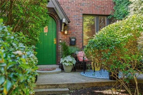 Photo of 561 S Negley Ave #4, Pittsburgh, PA 15232 (MLS # 1761964)