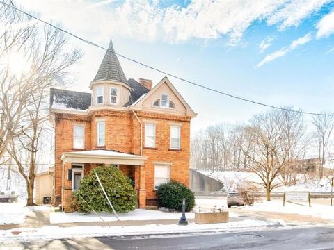 Photo of 413 Bridge St, Beaver, PA 15009 (MLS # 1738357)