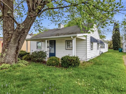 Photo of 1919 W Washington St, New Castle, PA 16101 (MLS # 1750896)