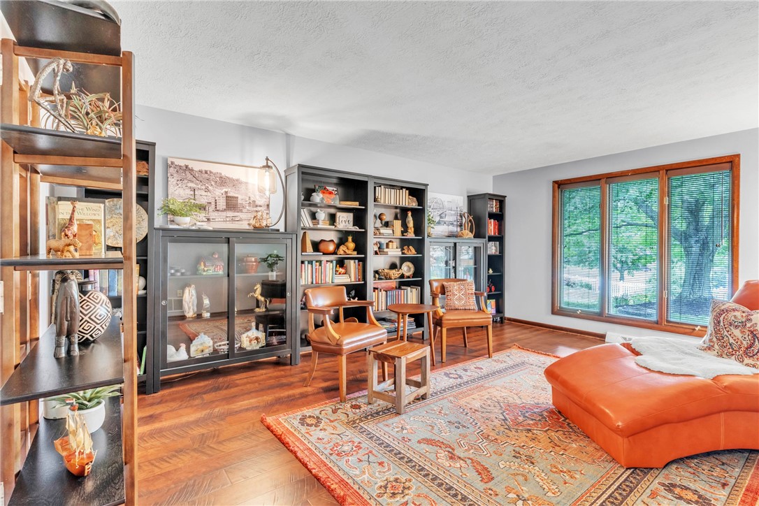 315 Village Ct
