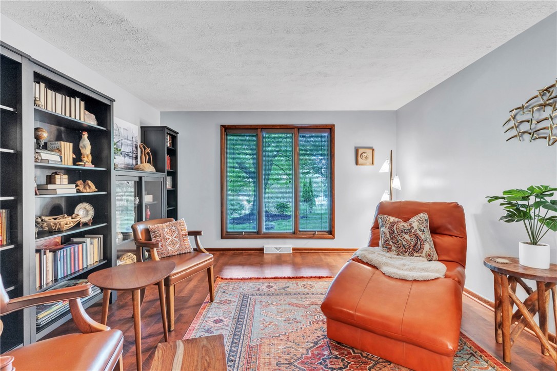 315 Village Ct