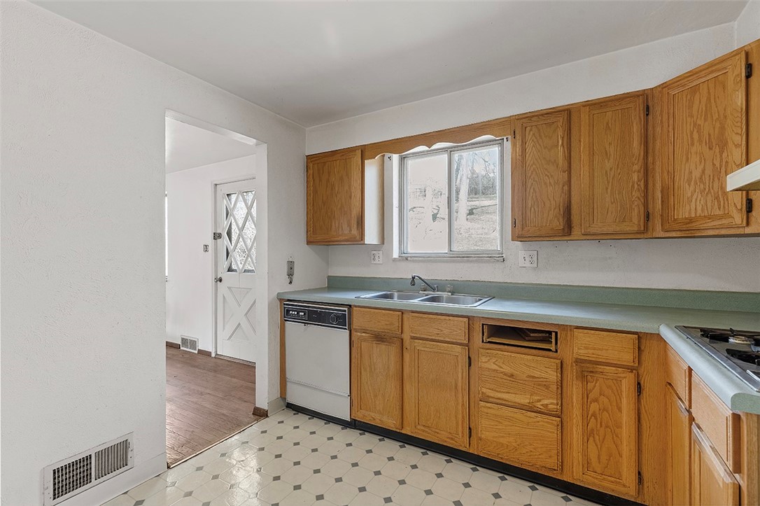 508 Dunn Drive Dr, Whitehall, Pennsylvania image 13