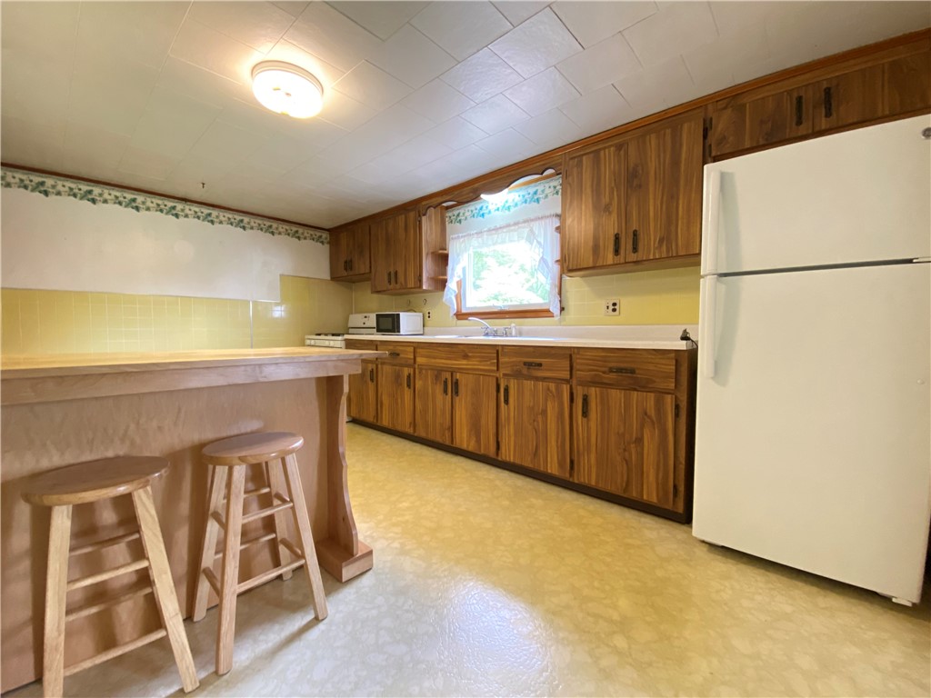 West Salem Twp, Pennsylvania 16125, United States, 3 Bedrooms Bedrooms, ,1 BathroomBathrooms,Residential,Contingent,133511