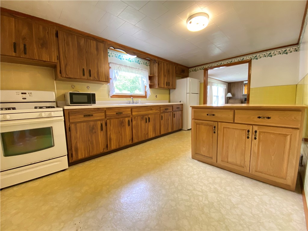 West Salem Twp, Pennsylvania 16125, United States, 3 Bedrooms Bedrooms, ,1 BathroomBathrooms,Residential,Contingent,133511