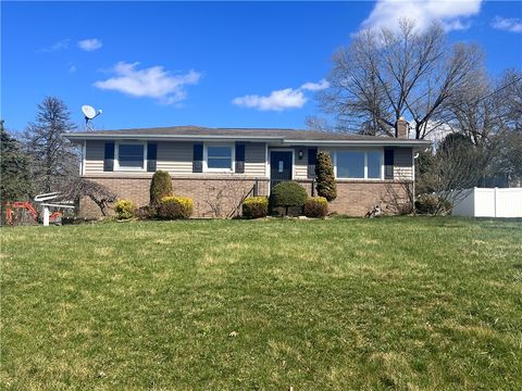 Photo of 911 Richview Dr, New Castle, PA 16101 (MLS # 1746165)
