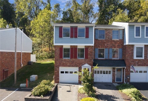 Townhouse For Sale - 1301 Timberidge Dr Dr<br/> Bethel Park, PA 15102