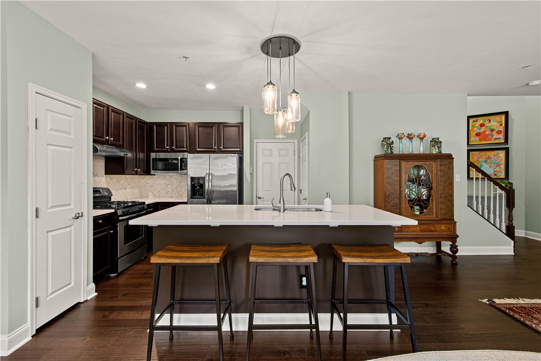 98 Kensington Dr