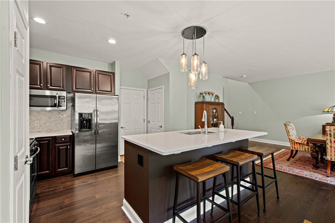 98 Kensington Dr