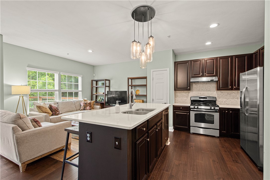 98 Kensington Dr