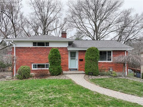 Photo of 4798 Oakridge Dr, Pittsburgh, PA 15227 (MLS # 1743667)