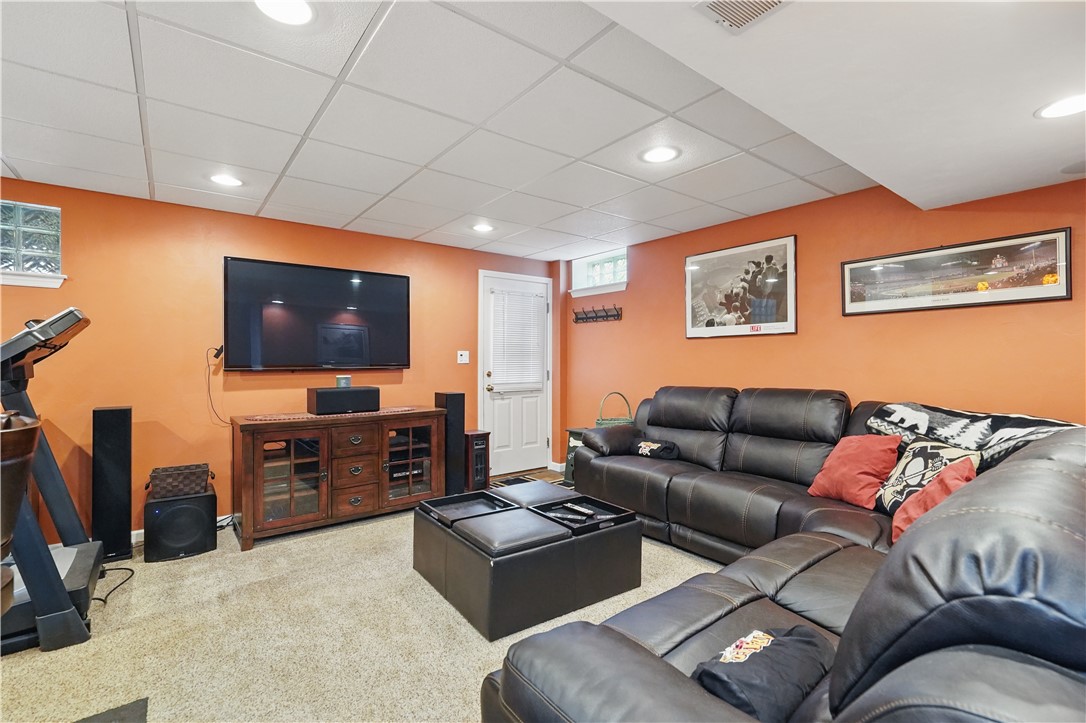 Hempfield Twp - Wml, Pennsylvania 15601, United States, 4 Bedrooms Bedrooms, ,4 BathroomsBathrooms,Residential,Contingent,145921