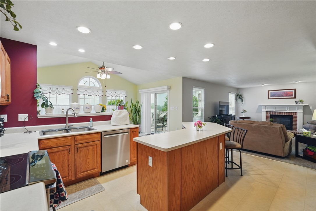 Hempfield Twp - Wml, Pennsylvania 15601, United States, 4 Bedrooms Bedrooms, ,4 BathroomsBathrooms,Residential,Contingent,145921