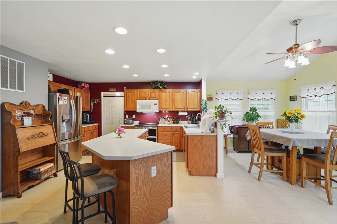 Hempfield Twp - Wml, Pennsylvania 15601, United States, 4 Bedrooms Bedrooms, ,4 BathroomsBathrooms,Residential,Contingent,145921