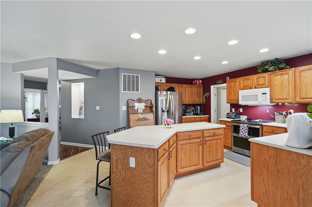 Hempfield Twp - Wml, Pennsylvania 15601, United States, 4 Bedrooms Bedrooms, ,4 BathroomsBathrooms,Residential,Contingent,145921