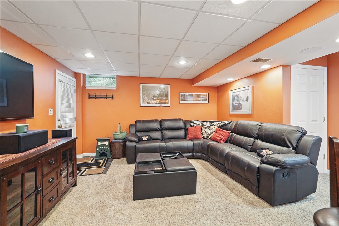 Hempfield Twp - Wml, Pennsylvania 15601, United States, 4 Bedrooms Bedrooms, ,4 BathroomsBathrooms,Residential,Contingent,145921