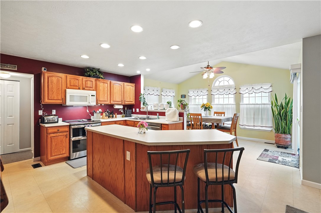 Hempfield Twp - Wml, Pennsylvania 15601, United States, 4 Bedrooms Bedrooms, ,4 BathroomsBathrooms,Residential,Contingent,145921