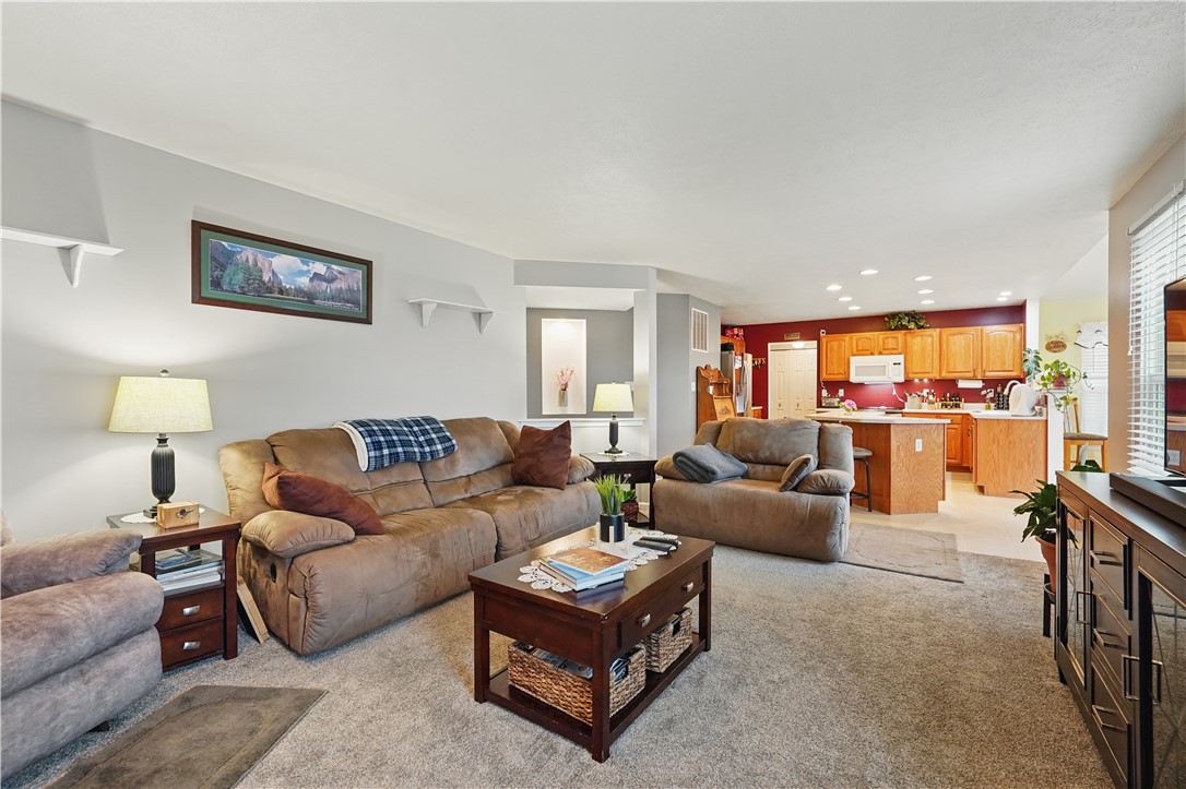 Hempfield Twp - Wml, Pennsylvania 15601, United States, 4 Bedrooms Bedrooms, ,4 BathroomsBathrooms,Residential,Contingent,145921