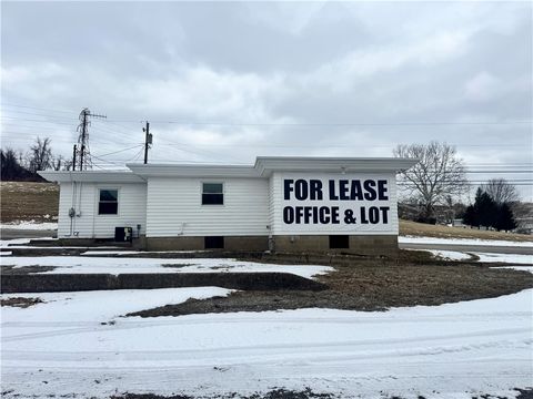 Photo of 810 Carlton Dr, Bentleyville, PA 15314 (MLS # 1740131)