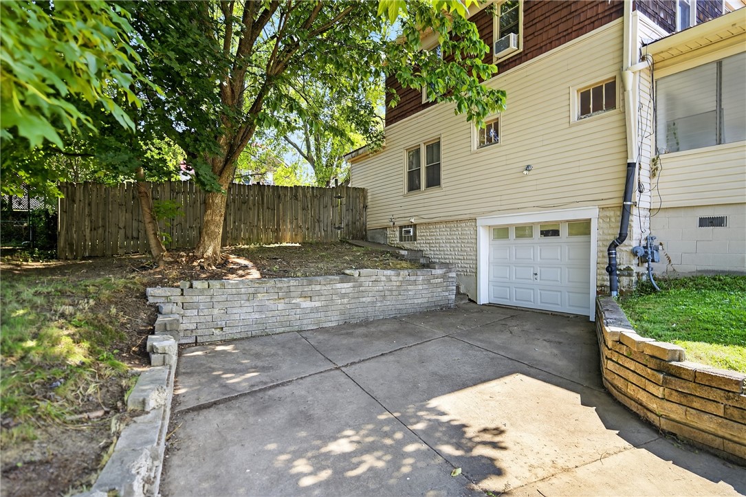 Bethel Park, Pennsylvania 15102, United States, 3 Bedrooms Bedrooms, ,1 BathroomBathrooms,Residential,Active,185940