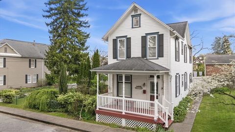 Photo of 208 N Grant St, Ligonier, PA 15658 (MLS # 1752436)