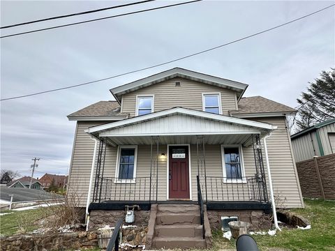 Photo of 409 S Summit St, Derry, PA 15627 (MLS # 1744381)