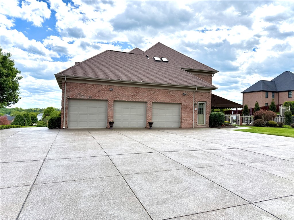 300 Pine Valley Dr