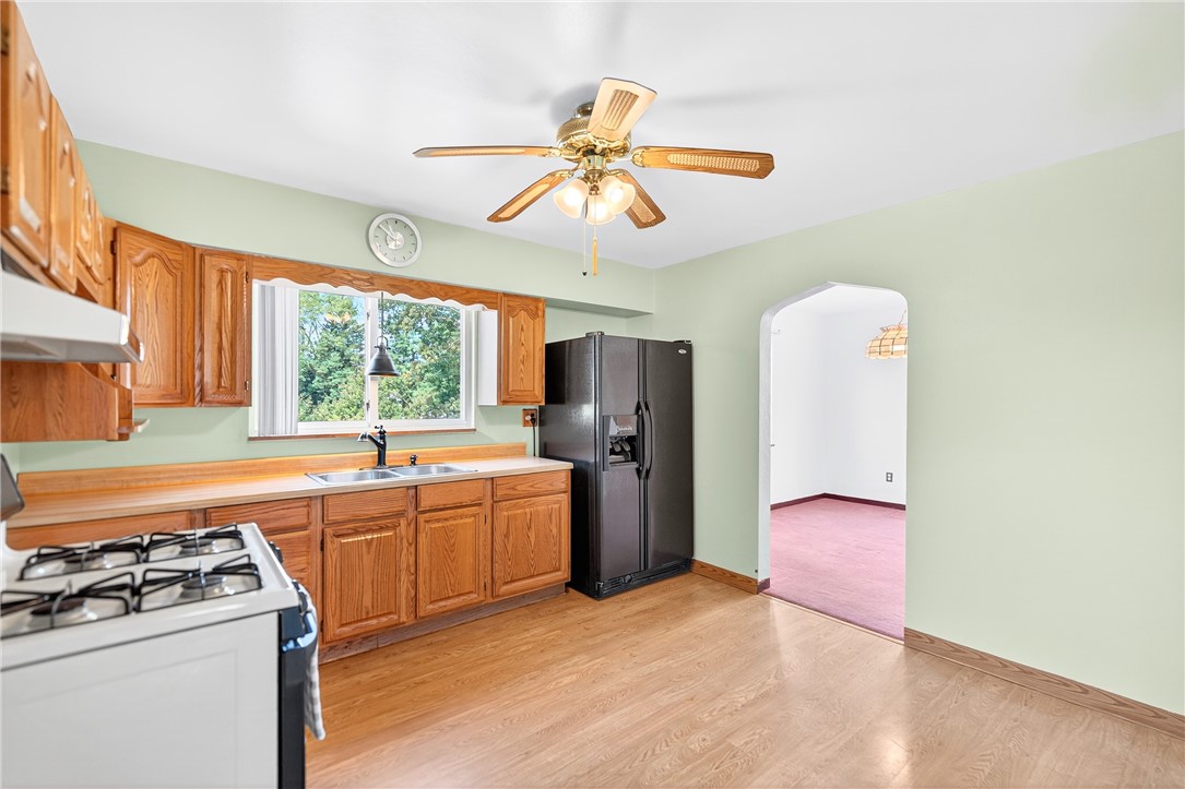 Ross Twp, Pennsylvania 15229, United States, 3 Bedrooms Bedrooms, ,2 BathroomsBathrooms,Residential,Contingent,222532