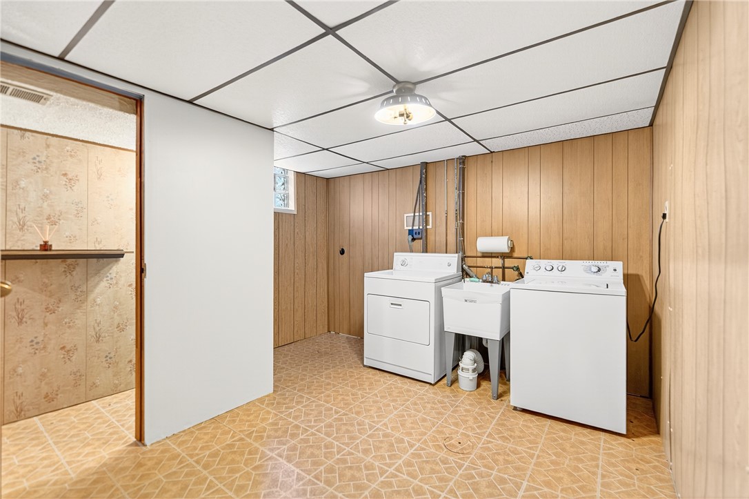 Ross Twp, Pennsylvania 15229, United States, 3 Bedrooms Bedrooms, ,2 BathroomsBathrooms,Residential,Contingent,222532